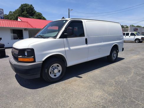 Used 2017 Chevrolet Express 2500 RWD image 1