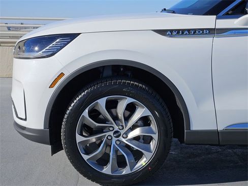 New 2026 Lincoln Aviator Reserve w/ Luxury Package image 9