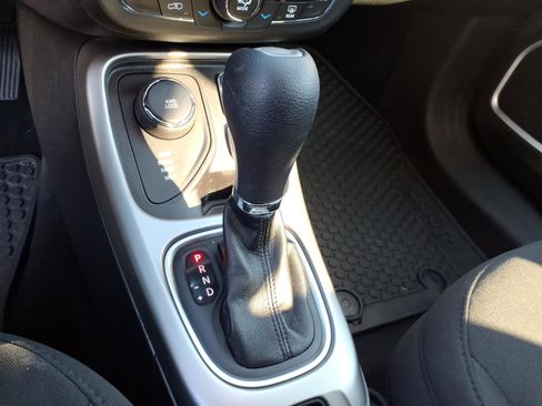 Used 2018 Jeep Compass Sport w/ Tech Group image 19