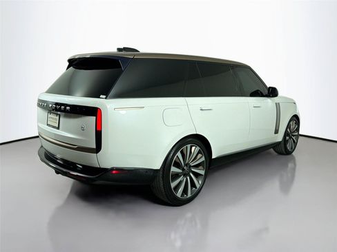 Used 2022 Land Rover Range Rover SV AWD/4WD image 5