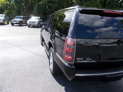 Used 2012 GMC Yukon XL Denali AWD/4WD image 4