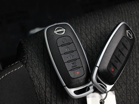 Certified 2025 Nissan Rogue SV image 31