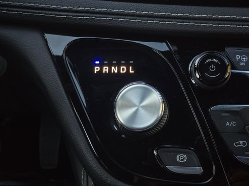 Certified 2022 Chrysler Pacifica Limited w/ Uconnect Theater Family Group image 14