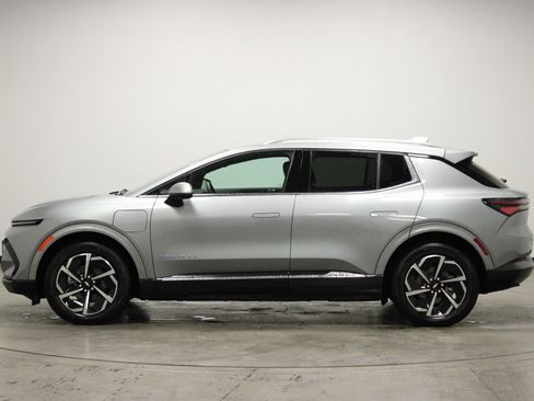 Used 2025 Chevrolet Equinox EV LT w/ Convenience Package image 5