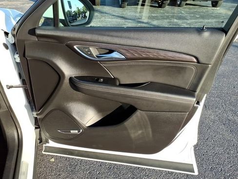 Certified 2022 Buick Envision Avenir w/ Technology Package II AWD/4WD image 28
