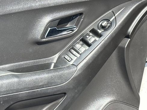 Used 2016 Chevrolet Trax LS image 14