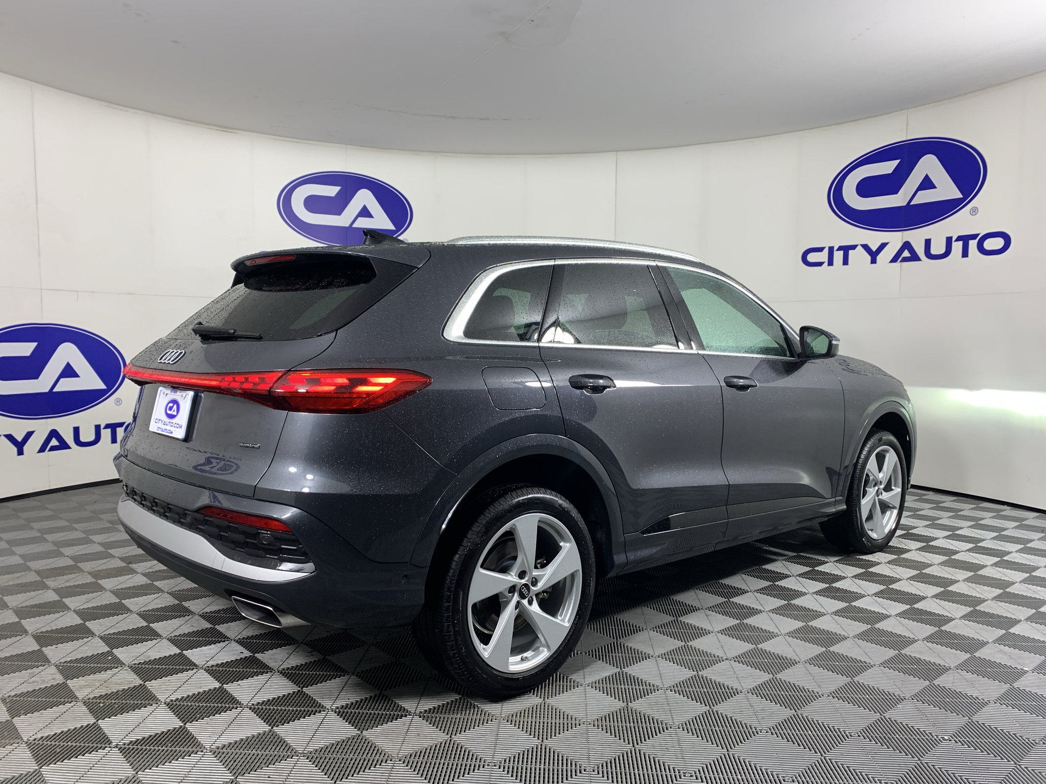 Used 2025 Audi Q5 Premium Plus w/ Premium Plus AWD/4WD image 3