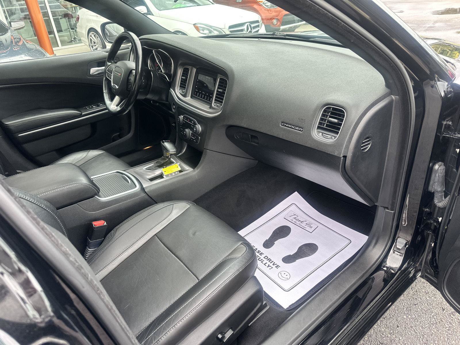 Used 2021 Dodge Charger SXT w/ Leather Interior Group RWD image 15