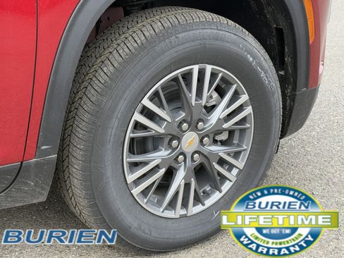 New 2025 Chevrolet Traverse LT image 36