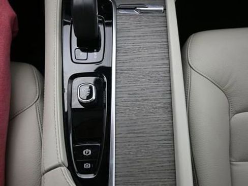 Used 2023 Volvo XC90 B5 Plus w/ Protection Package Premier AWD/4WD image 11