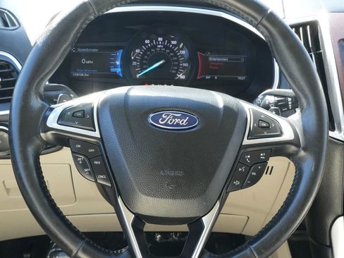 Used 2017 Ford Edge Titanium w/ Technology Package FWD image 18
