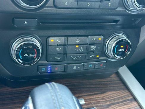 Used 2017 Ford F150 Lariat w/ Equipment Group 502A Luxury AWD/4WD image 20