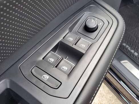 New 2026 Volkswagen Atlas SE FWD image 21