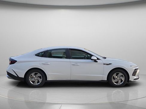 Used 2025 Hyundai Sonata SE FWD image 8