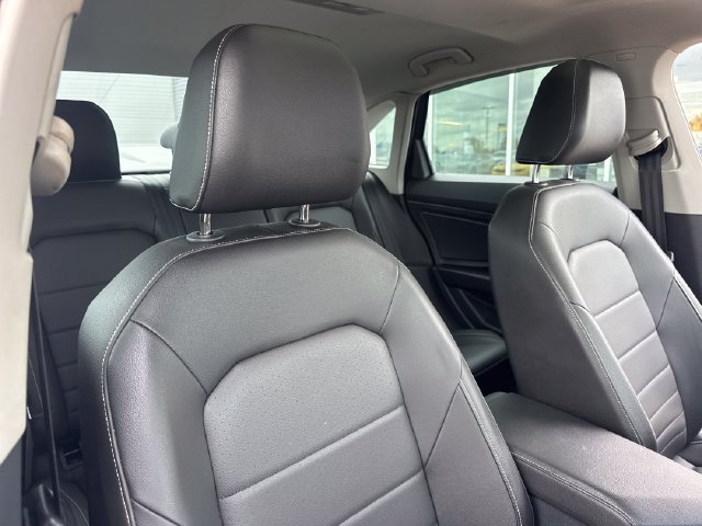 Used 2023 Volkswagen Jetta SE w/ Panoramic Sunroof Package FWD image 29