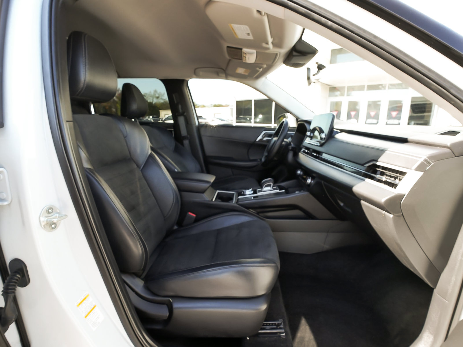 Used 2024 Mitsubishi Outlander SE AWD/4WD image 36