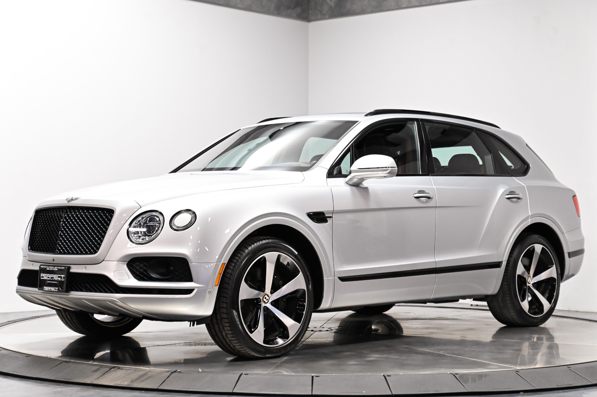 Used 2019 Bentley Bentayga AWD/4WD image 2