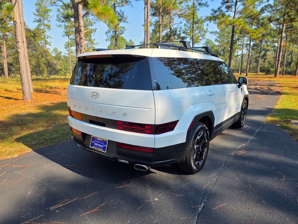 Used 2025 Hyundai Santa Fe SEL FWD image 5