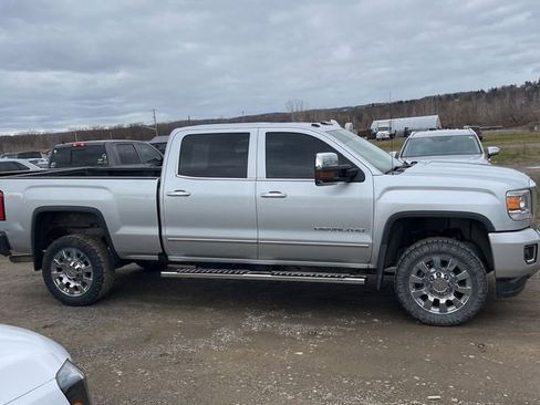 Used 2018 GMC Sierra 2500 Denali image 3