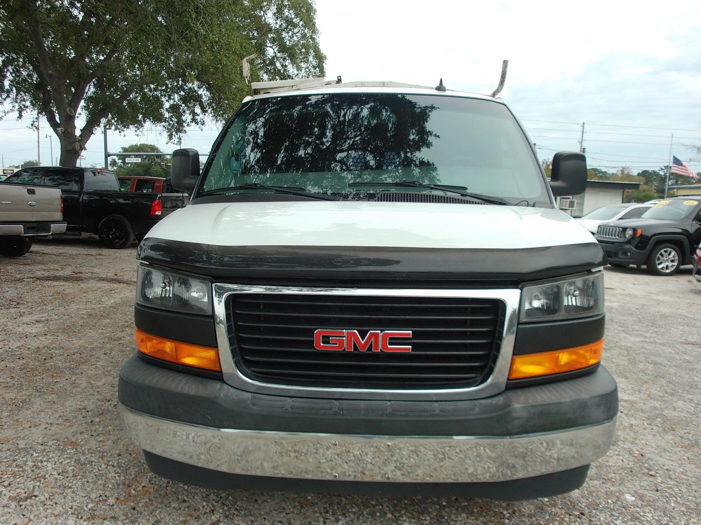 Used 2020 GMC Savana 2500 w/ Driver Convenience Package RWD image 2