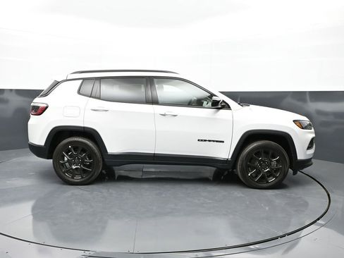 New 2026 Jeep Compass Latitude image 4