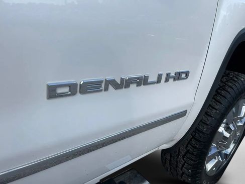Used 2018 GMC Sierra 2500 Denali w/ Suspension Package, Off-Road AWD/4WD image 11