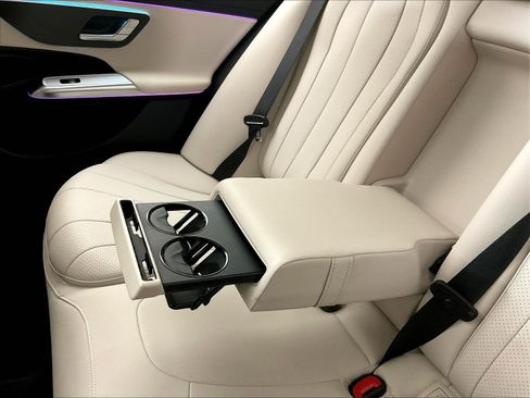 Used 2025 Mercedes-Benz E 350 Sedan w/ Driver Assistance Package image 37