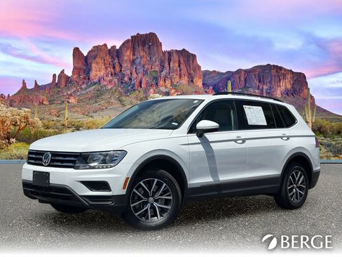 Used 2020 Volkswagen Tiguan SE w/ Panoramic Sunroof Package AWD/4WD image 2