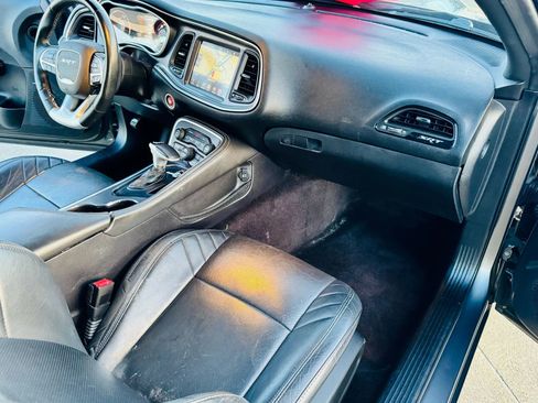 Used 2016 Dodge Challenger SRT w/ Technology Group image 33