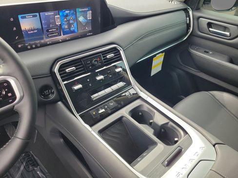 New 2026 Nissan Armada SV image 32