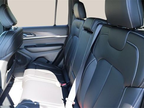 New 2025 Jeep Grand Cherokee Limited w/ Black Appearance Package image 16