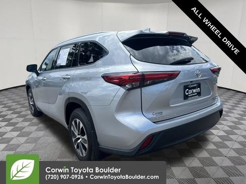 Used 2022 Toyota Highlander XLE AWD/4WD image 5