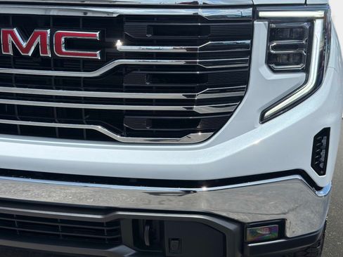 New 2026 GMC Sierra 1500 SLT w/ SLT Premium Package AWD/4WD image 9