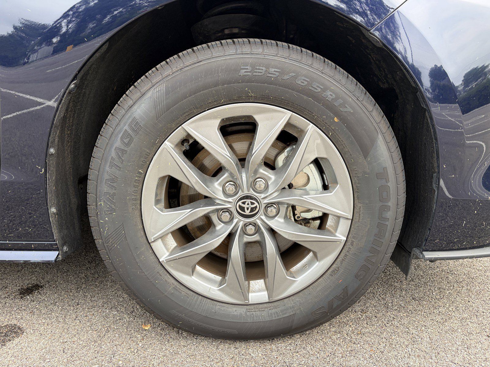 Used 2026 Toyota Sienna XLE FWD image 46