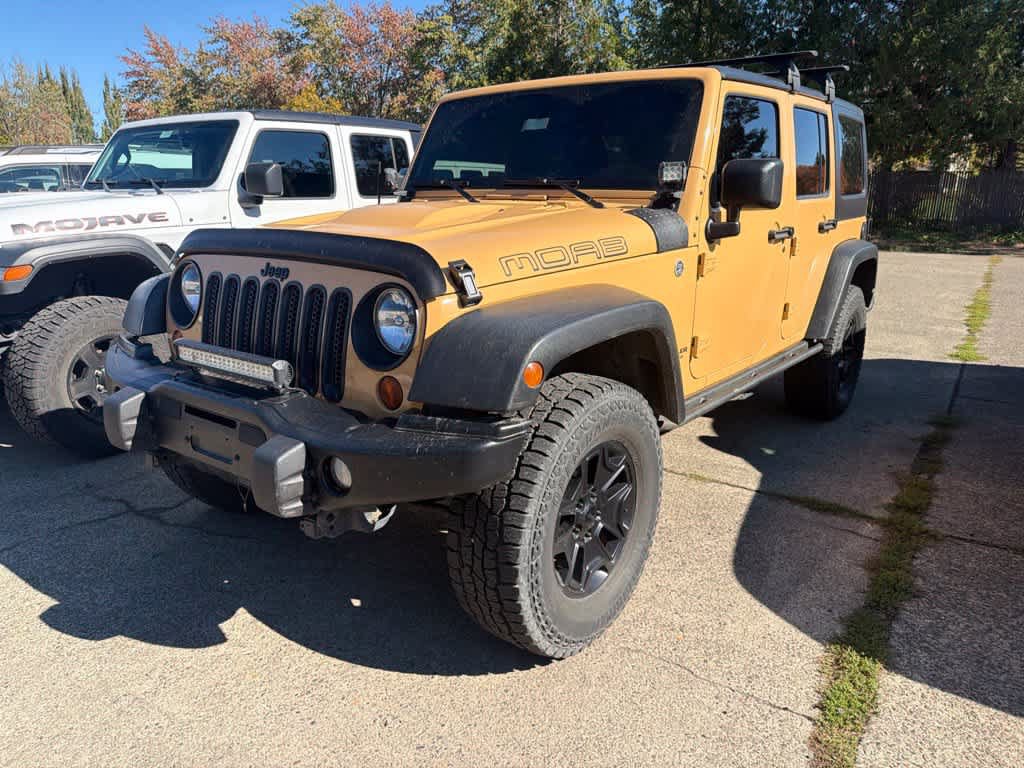 Used 2013 Jeep Wrangler Unlimited Sahara AWD/4WD image 3