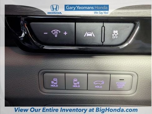 Used 2024 Kia Carnival EX FWD image 26