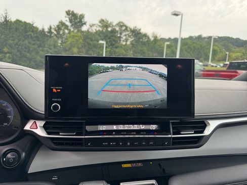 Used 2025 Toyota Sienna XSE w/ XSE Plus Package AWD/4WD image 18