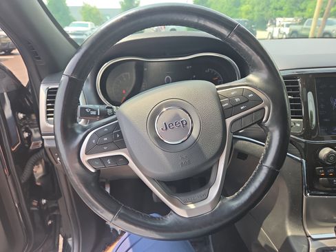 Used 2021 Jeep Grand Cherokee Limited AWD/4WD image 3