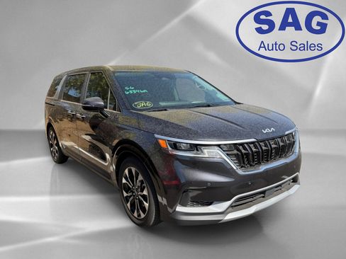 Used 2022 Kia Carnival EX FWD image 2