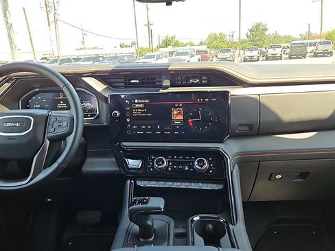 Used 2025 GMC Sierra 1500 AT4 w/ AT4 Premium Package AWD/4WD image 10