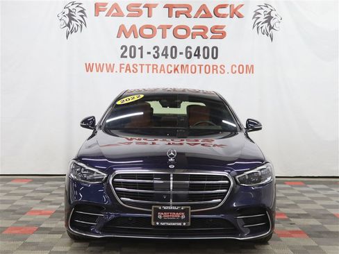 Used 2022 Mercedes-Benz S 580 4MATIC Sedan w/ AMG Line Package image 2