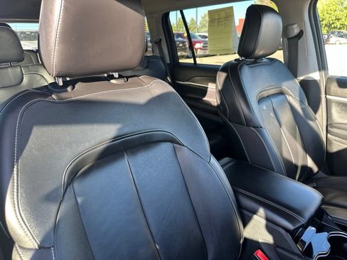 Used 2023 Jeep Grand Cherokee L Limited w/ Black Appearance Package AWD/4WD image 37
