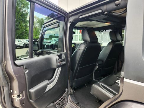 Used 2016 Jeep Wrangler Unlimited Sahara w/ Dual Top Group AWD/4WD image 35
