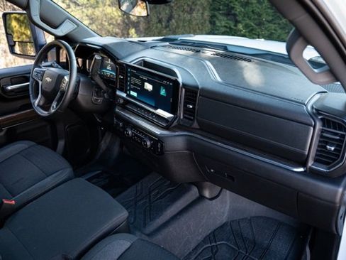 Used 2025 Chevrolet Silverado 2500 LT w/ Convenience Package image 25