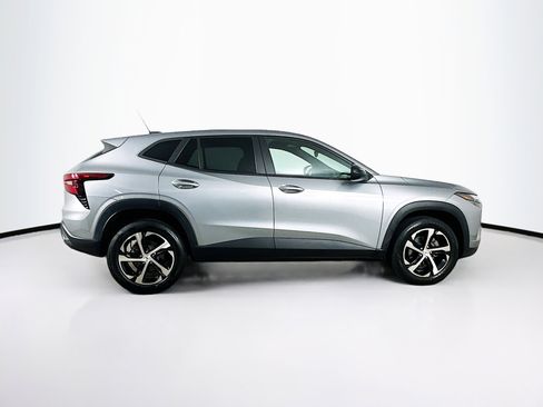 Used 2024 Chevrolet Trax RS FWD image 10