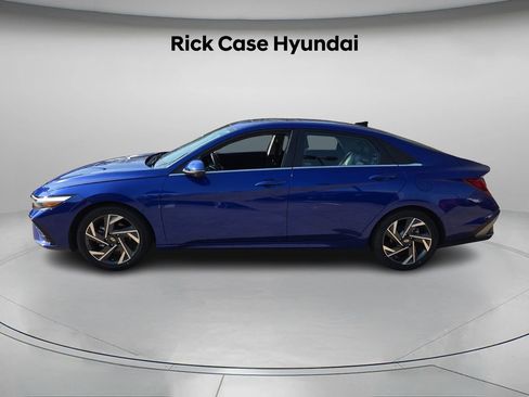 Used 2024 Hyundai Elantra Limited image 3