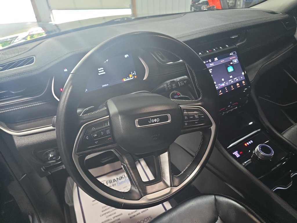 Used 2021 Jeep Grand Cherokee L Limited AWD/4WD image 16