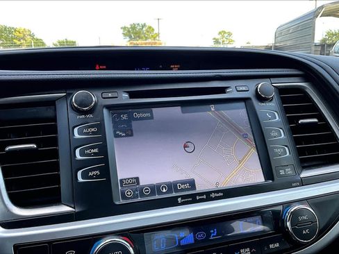 Used 2018 Toyota Highlander SE FWD image 34