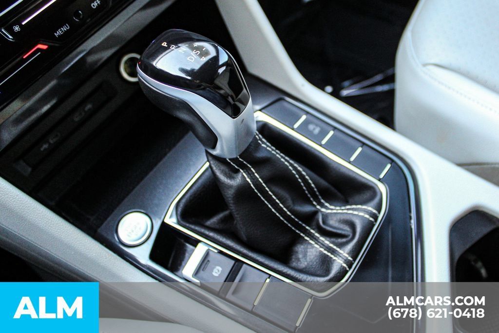 Used 2022 Volkswagen Tiguan SE FWD image 37