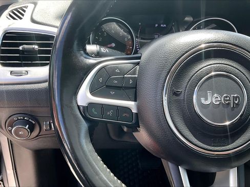 Used 2019 Jeep Compass Latitude w/ Cold Weather Group FWD image 23